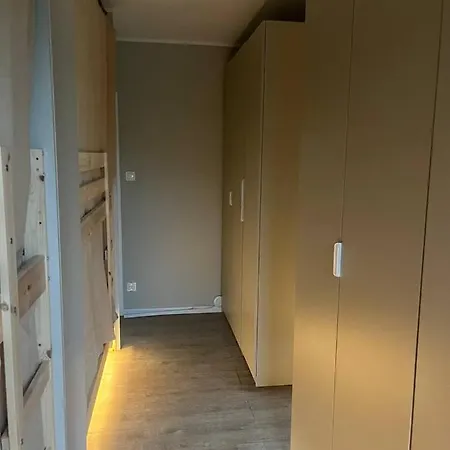 Capsule hotel Wow